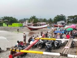 Luar Biasa! Ribuan Pengunjung Serbu Dermaga Batu Tanggamus, Pesona Senja Teluk Semaka Bikin Tak Ingin Pulang