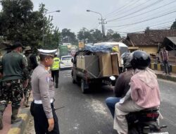 Truk Fuso Vs Mobil Carry Adu Banteng di Pesawaran, 1 Terbalik 1 Masuk Parit