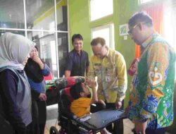 Pemkab Way Kanan Salurkan Bantuan Sosial ATENSI bagi Penyandang Disabilitas dan Kelompok Rentan