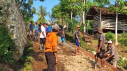 Warga Dusun 7 Bogorejo Gotong Royong Bangun Rabat Beton 100 Meter Secara Swadaya
