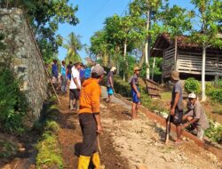 Warga Dusun 7 Bogorejo Gotong Royong Bangun Rabat Beton 100 Meter Secara Swadaya