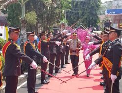 Pedang Pora Iringi Penyambutan AKBP AH Hudi Arif sebagai Kapolres Tanggamus