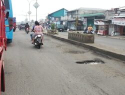 Baru Diperbaiki Beberapa Bulan, Jalan Lintas Barat di Kotaagung Kembali Rusak, Warga Soroti Kualitas Perbaikan