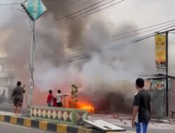 Warung Besar di Dekat SPBU Kota Agung Terbakar, Damkarmat Kerahkan 12 Personel